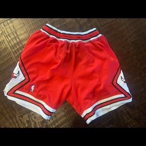 Mitchell and Ness Chicago Bulls 97-98 shorts Size Large